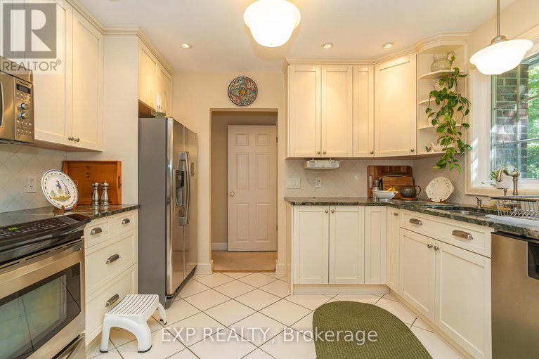 29139161/504-thessaly-circle/alta-vistafaircrest-heights/ottawa/ontario/K1H5W5_15