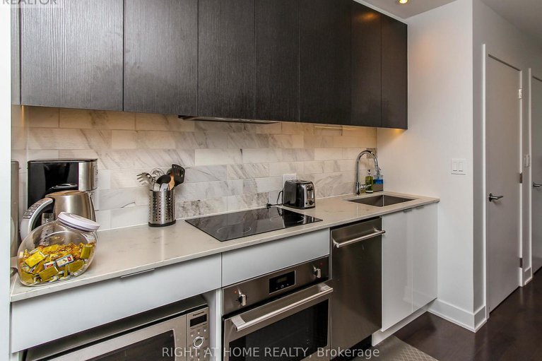 28693588/2102-20-daly-avenue/sandy-hill/ottawa/ontario/K1N0C6_7