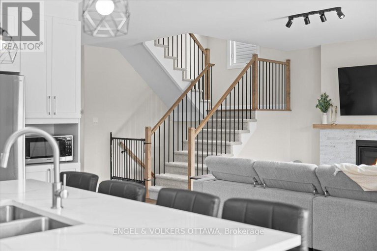 29402076/624-geneva-crescent/embrun/russell/ontario/K0A1W0_21