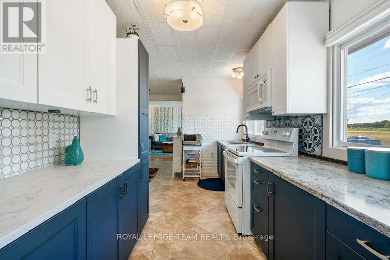 28770309/24-beach-avenue/iroquois/south-dundas/ontario/K0E1K0_14