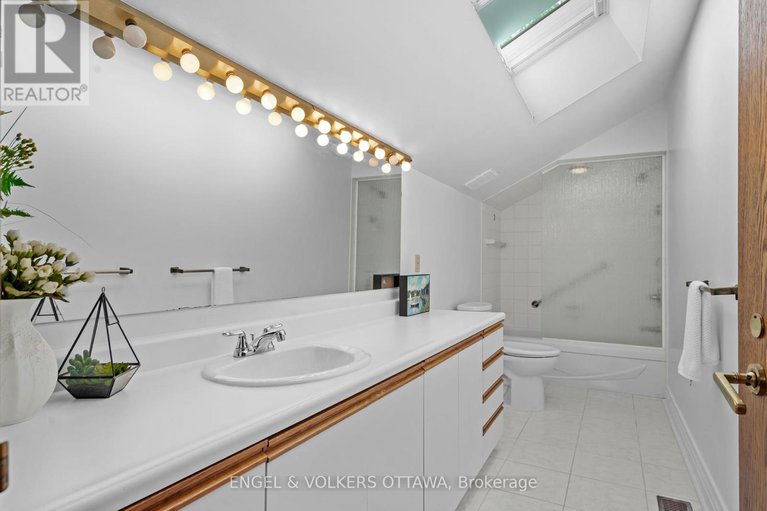 28072674/5468-torbolton-ridge-road/woodlawnmaclarens-landingkilmaurs/ottawa/ontario/K0A3M0_22