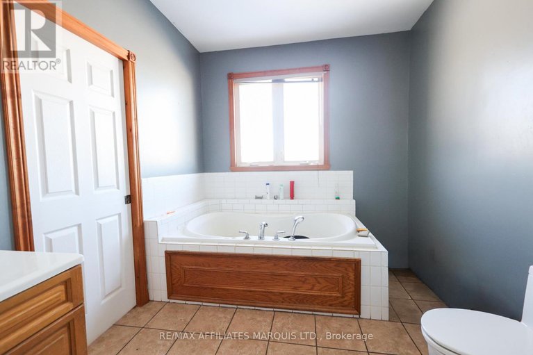 29248510/19249-county-road-2-road/south-glengarry-charlottenburgh-twp/south-glengarry/ontario/K0C2E0_12