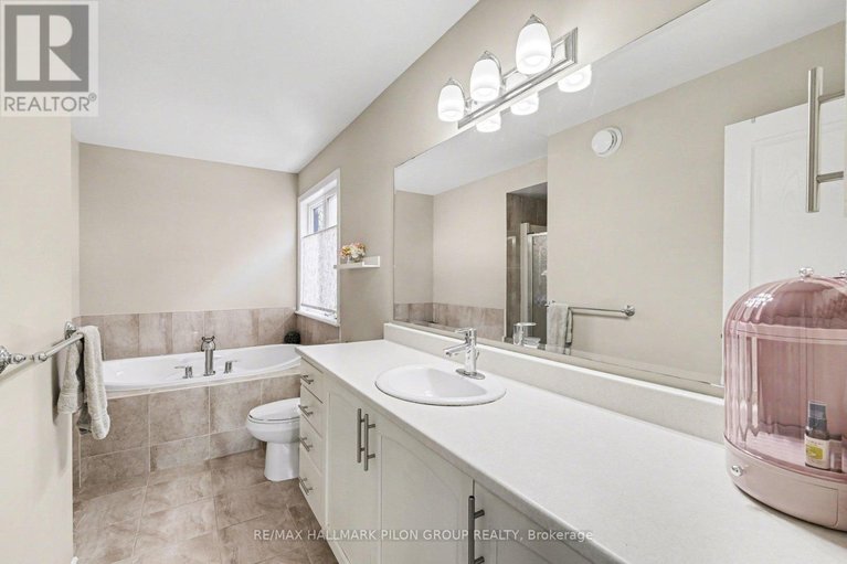 29573202/845-contour-street/mer-bleuebradley-estatesanderson-park/ottawa/ontario/K1W0G6_11