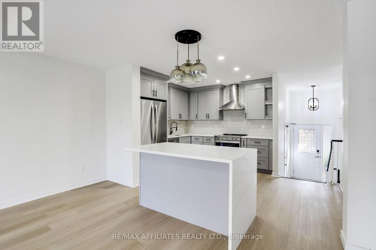 29170194/37-472-sandhamn-private/hunt-club-parkgreenboro/ottawa/ontario/K1T2Z4_12