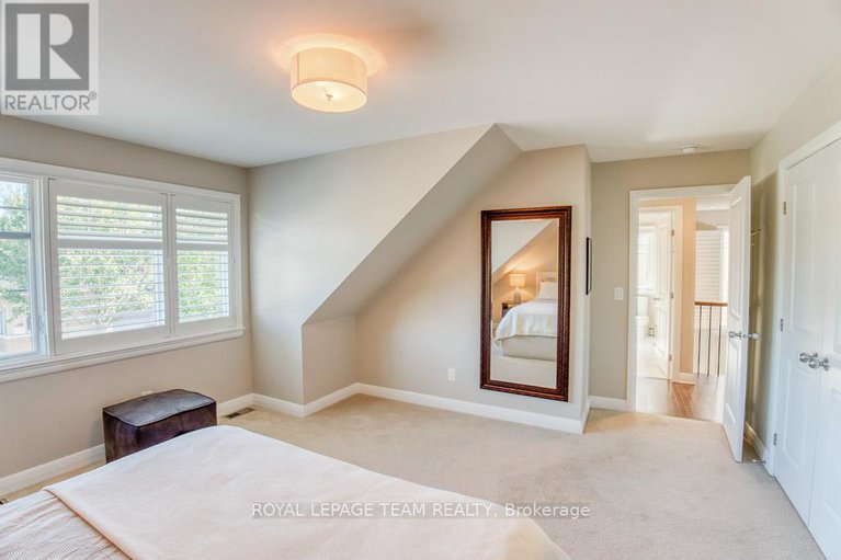28955797/107-kitsilano-court/bruce-farmgraham-parkqualicumbellands/ottawa/ontario/K2H0B5_17