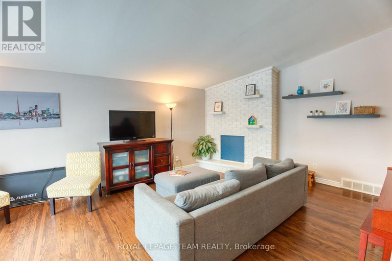 28637170/2010-featherston-drive/urbandale-acres/ottawa/ontario/K1H6P9_3