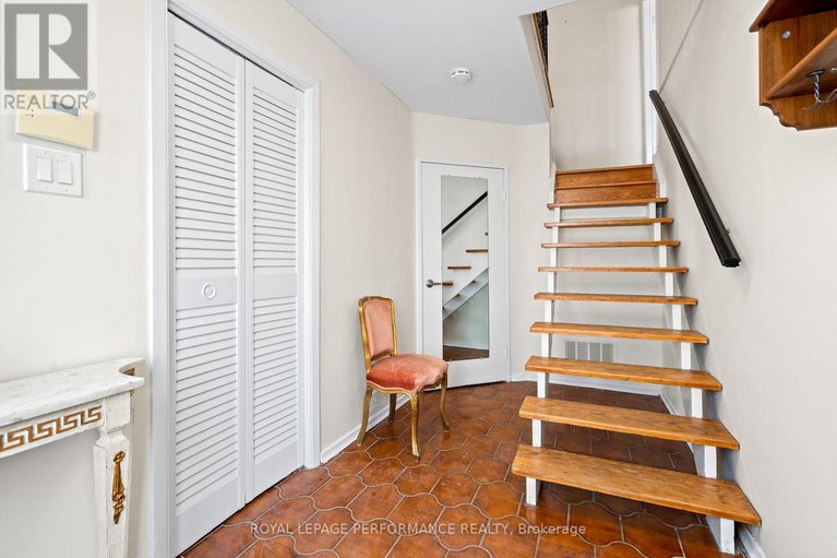 29452601/1430-edgecliffe-avenue/carlington/ottawa/ontario/K1Z8G1_3