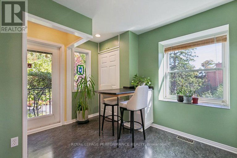 29032584/560-thomson-street/viscount-alexander-park/ottawa/ontario/K1K2J8_19