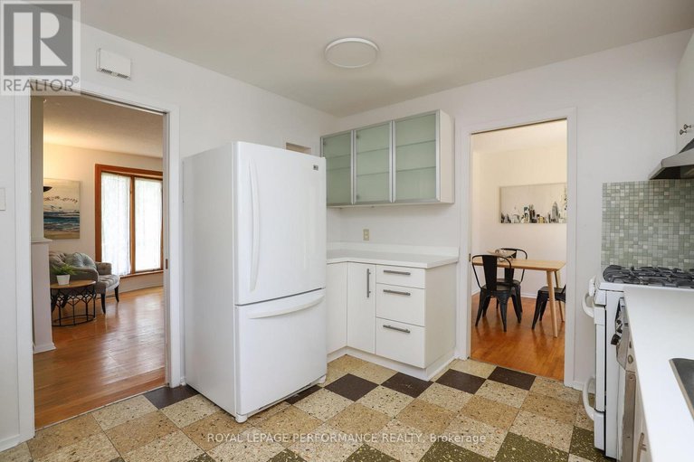 28611578/45-keewatin-crescent/borden-farmstewart-farmcarleton-heightsparkwood-hills/ottawa/ontario/K2E5S2_16