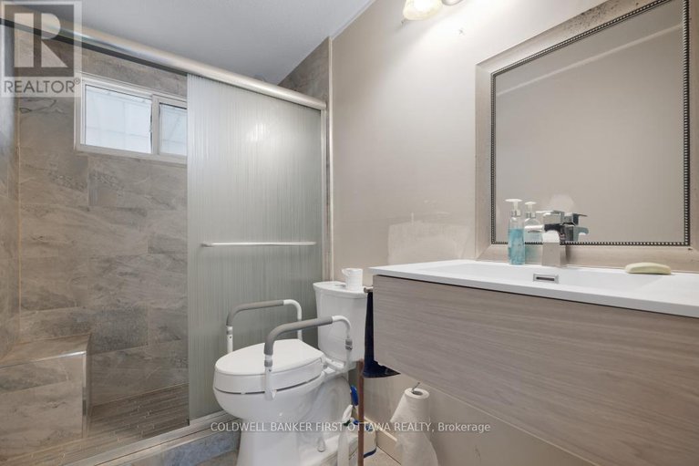 28322181/323-amiens-street/bilberry-creekqueenswood-heights/ottawa/ontario/K1E1N4_17