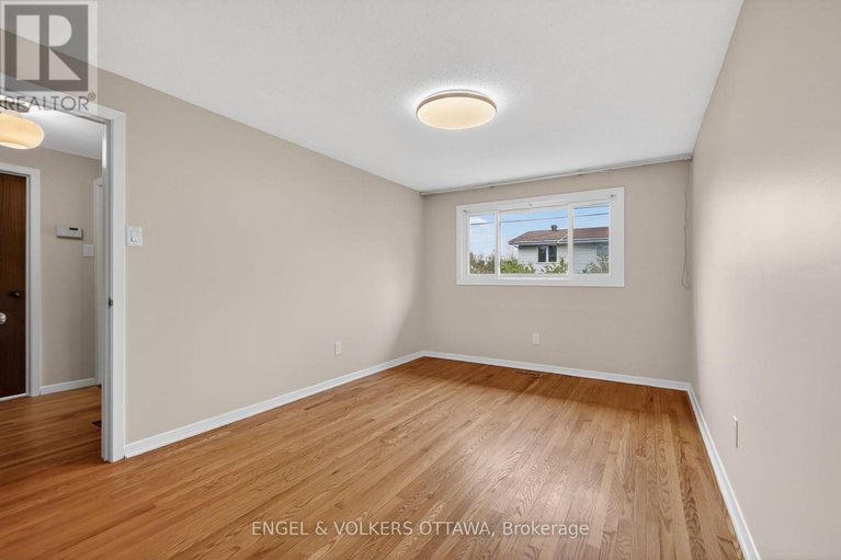 29678412/1795-devlin-crescent/playfair-park/ottawa/ontario/K1H5T5_23