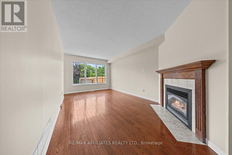 28647317/1510-duplante-avenue/fallingbrookpineridge/ottawa/ontario/K4A3Y8_8