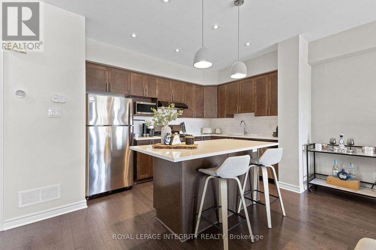 28756999/611-compass-street/mer-bleuebradley-estatesanderson-park/ottawa/ontario/K1W0J8_8