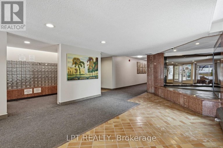 29687992/1112-555-brittany-drive/viscount-alexander-park/ottawa/ontario/K1K4C5_5