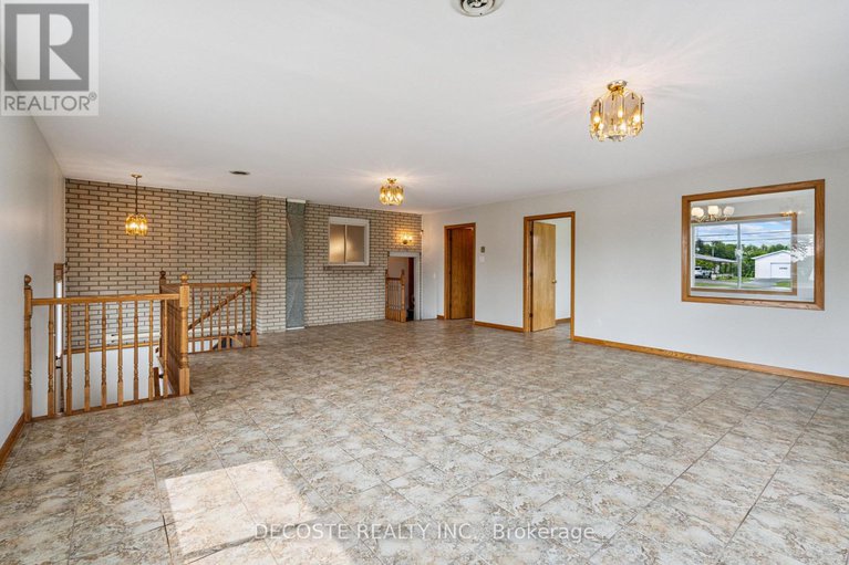 28605188/20397-park-crescent/south-glengarry-charlottenburgh-twp/south-glengarry/ontario/K0C1L0_9