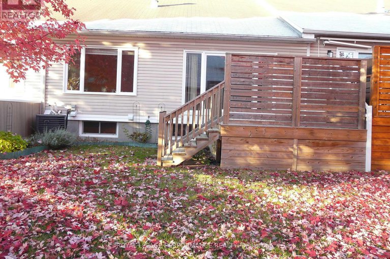 29043217/1172-foxborough-private/beaconwood/ottawa/ontario/K1J1E2_33