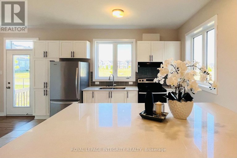 28795491/324-canadensis-lane/half-moon-bay/ottawa/ontario/K2J6X8_17