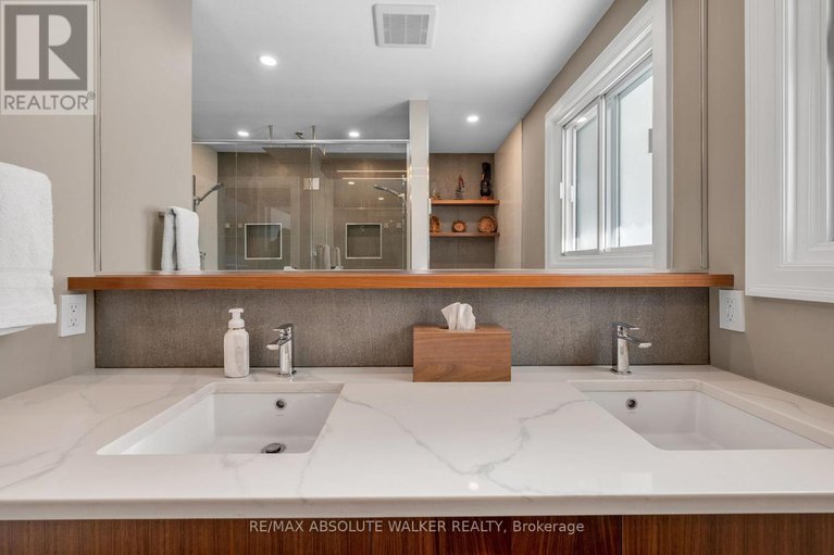 29422550/19-lambert-drive/sheahan-estatestrend-village/ottawa/ontario/K2H5Y3_21