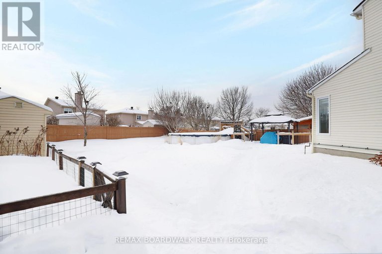 29374178/2094-sunland-drive/fallingbrookgardenway-south/ottawa/ontario/K4A3L1_35