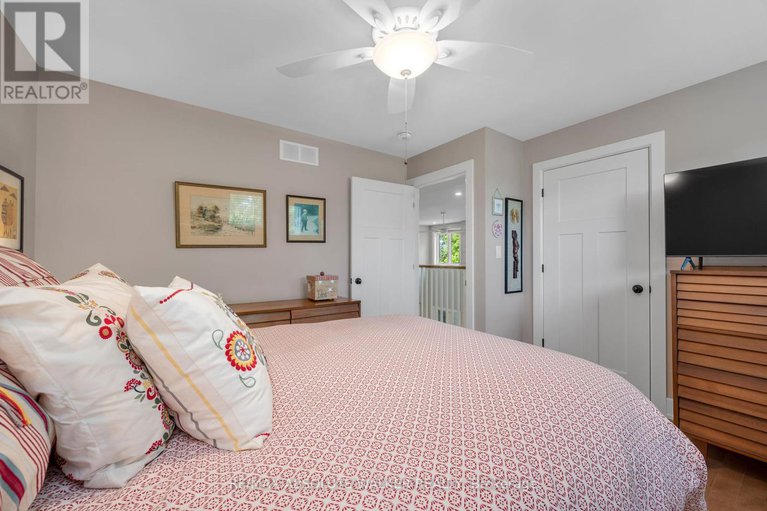 28513868/5-melva-avenue/blossom-parkkemp-parkfindlay-creek/ottawa/ontario/K1T3W9_31