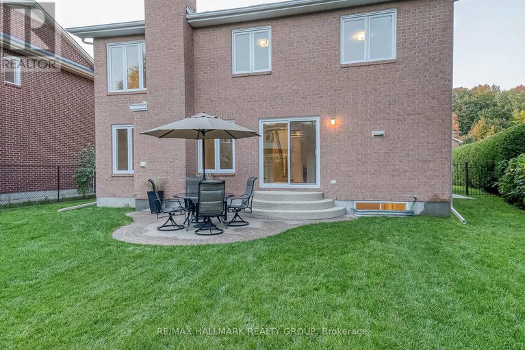 29425296/1660-country-walk-drive/chapel-hill/ottawa/ontario/K1C8E2_47