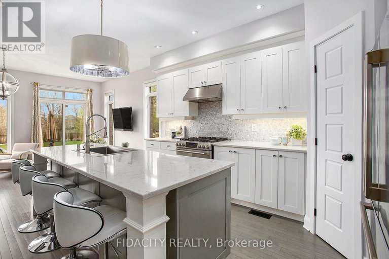 28286993/670-whitecliffs-avenue/riverside-south/ottawa/ontario/K1V2N4_12