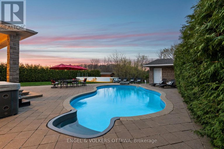 28267888/450-lockmaster-crescent/manotick-village-manotick-estates/ottawa/ontario/K4M1L9_49