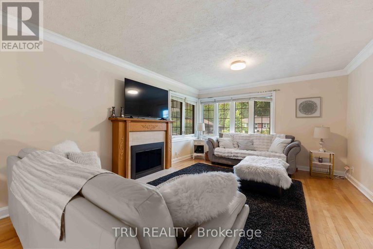 28591206/14-claver-street/cardinal-heights/ottawa/ontario/K1J6W7_3