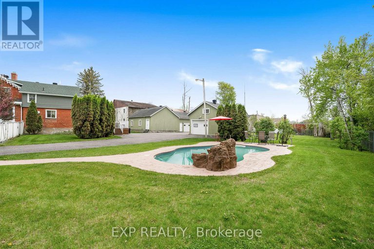 28327080/8-john-street/lorignal/champlain/ontario/K0B1K0_36