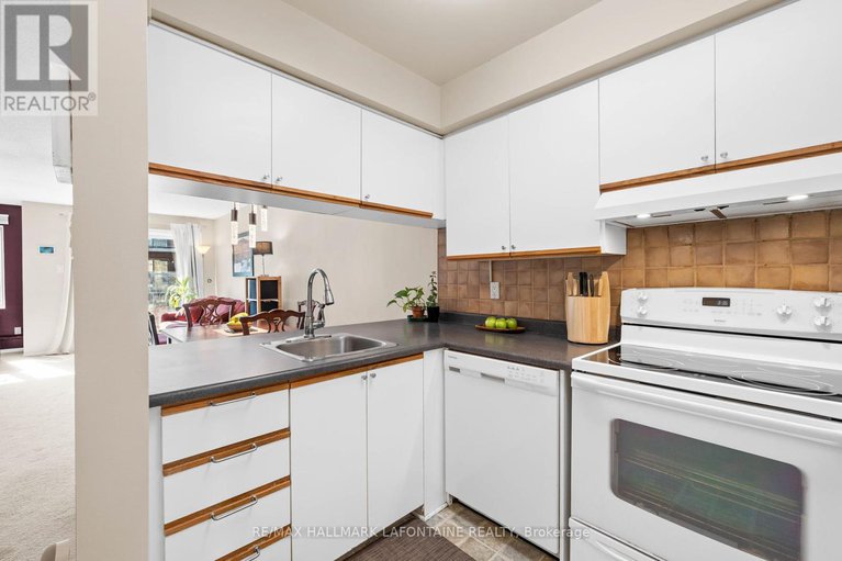 28881417/12-crispin-private/manor-park/ottawa/ontario/K1K2T8_11