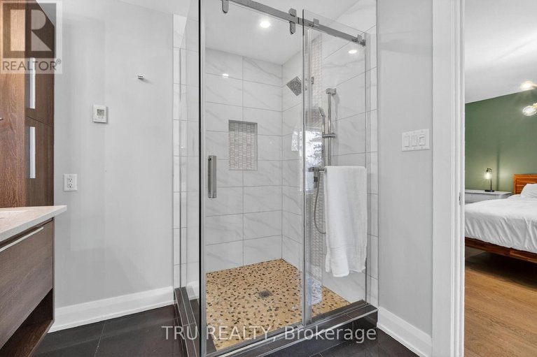 29420434/839-riddell-avenue-n/mckellar-heightsglabar-park/ottawa/ontario/K2K1X7_30