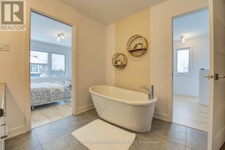 29039349/2416-gray-crescent/town-of-rockland/clarence-rockland/ontario/K4K0H3_29