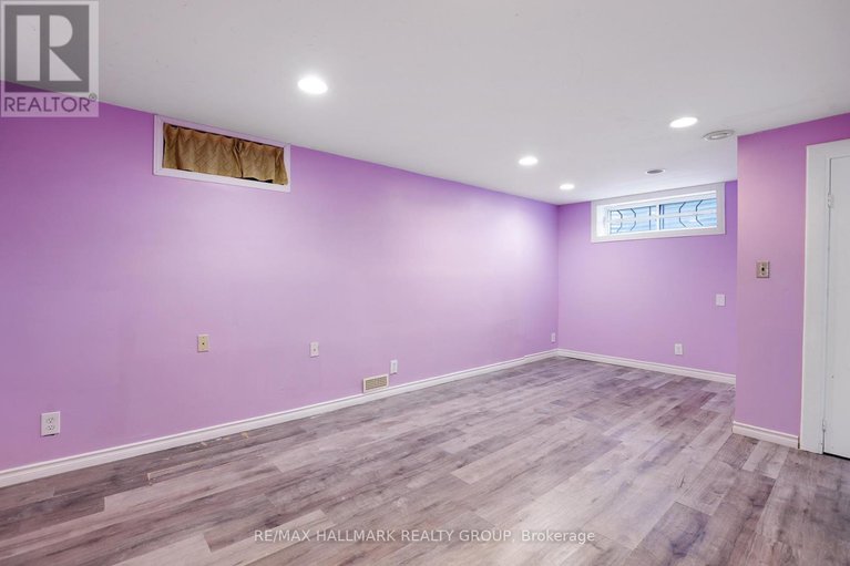 29030661/1637-saxony-crescent/pineview/ottawa/ontario/K1B5K8_24