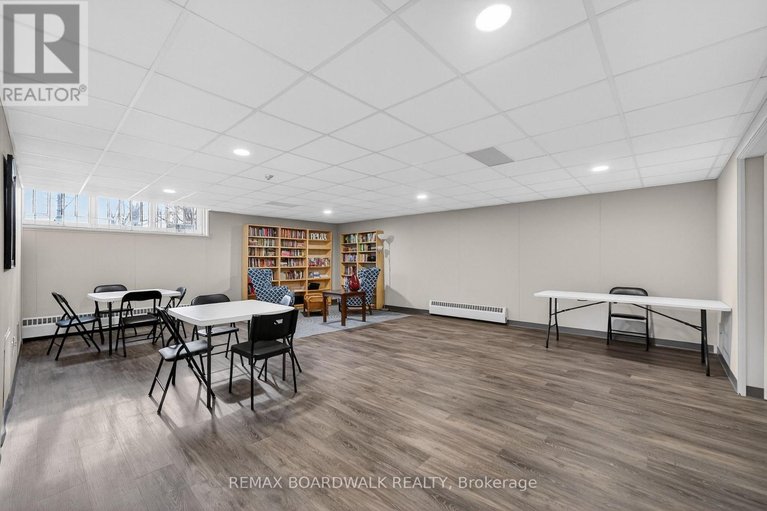 29543326/407-1356-meadowlands-drive-e/borden-farmstewart-farmcarleton-heightsparkwood-hills/ottawa/ontario/K2E6K6_16