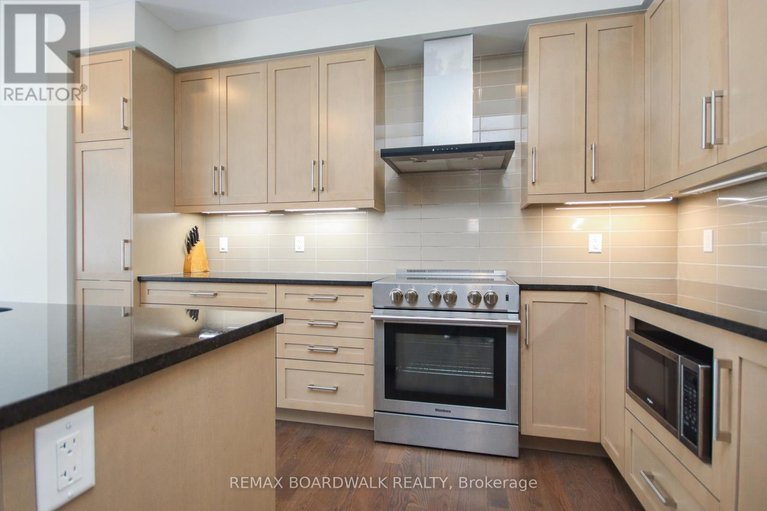 29643947/74-michael-stoqua-street/cfb-rockcliffe-and-area/ottawa/ontario/K1K5A2_9