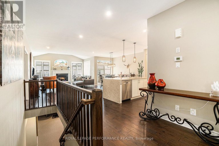 28336661/82-kayenta-street/remainder-of-stittsville-area/ottawa/ontario/K2S2K7_8