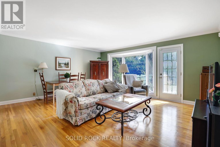 28861581/632-chadburn-avenue/riverview-park/ottawa/ontario/K1G0Y7_11