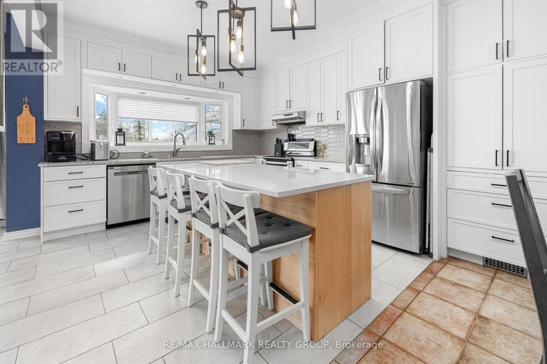 29631798/1421-talcy-crescent/fallingbrookridgemount/ottawa/ontario/K4A3C6_16