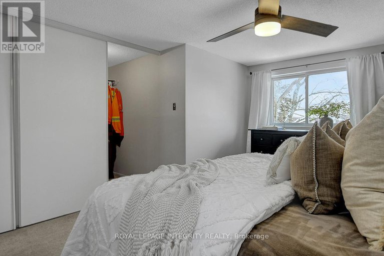 29178454/34-stokes-crescent/glencairnhazeldean/ottawa/ontario/K2L2Z4_17