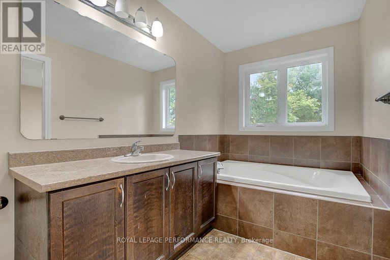 29033404/880-white-alder-avenue/blossom-parkkemp-parkfindlay-creek/ottawa/ontario/K1T0H4_18