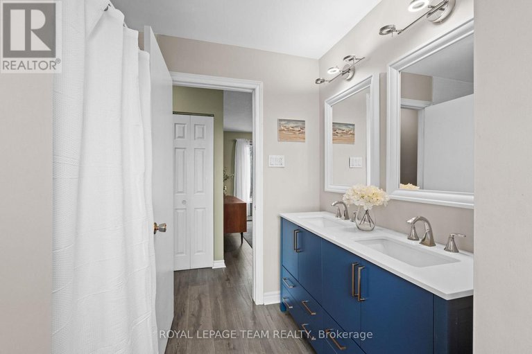 28656808/6481-rideau-valley-drive-n/manotick-south-to-roger-stevens/ottawa/ontario/K4M1B3_19