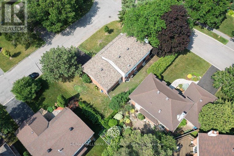28647832/126-hawk-crescent/hunt-clubwestern-community/ottawa/ontario/K1V9G7_34