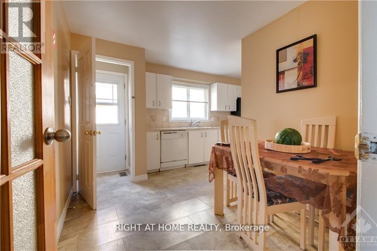 27968976/6078-rivercrest-drive/chapel-hill/ottawa/ontario/K1C5R2_8