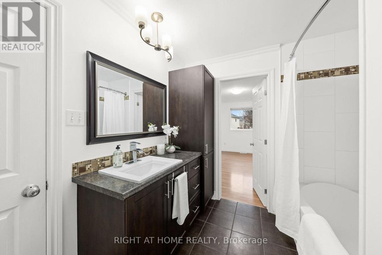 29607678/35-montana-way/longfields/ottawa/ontario/K2J4M2_20