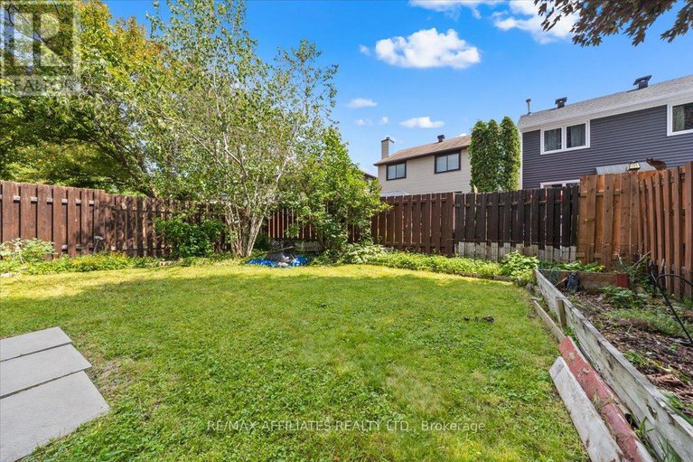 28458196/300-sylvie-terrace/bilberry-creekqueenswood-heights/ottawa/ontario/K1E3M2_30