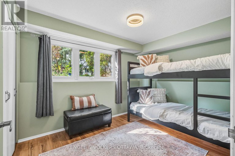 28842366/1800-devlin-crescent/playfair-park/ottawa/ontario/K1H5T6_27