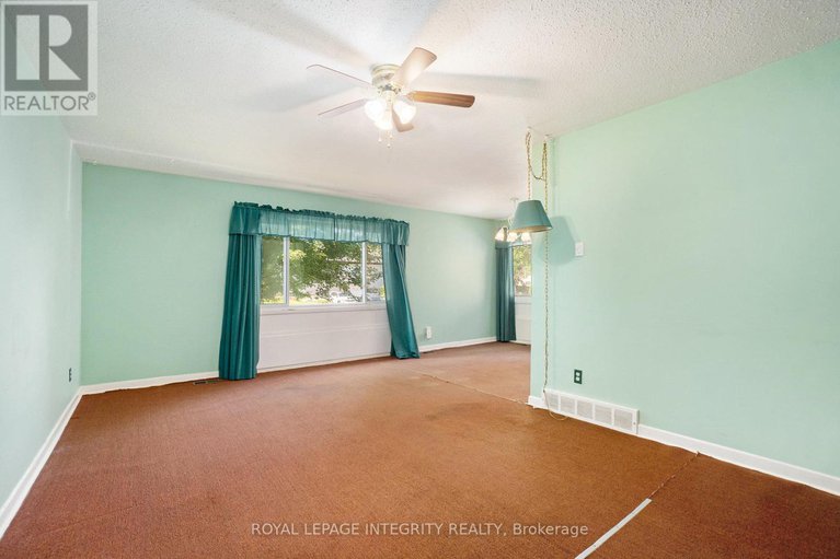 28649416/14-mulvagh-avenue/borden-farmstewart-farmcarleton-heightsparkwood-hills/ottawa/ontario/K2E6M6_5