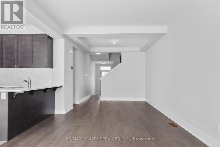 29447721/724-rouncey-road/emerald-meadowstrailwest/ottawa/ontario/K2S1B6_21