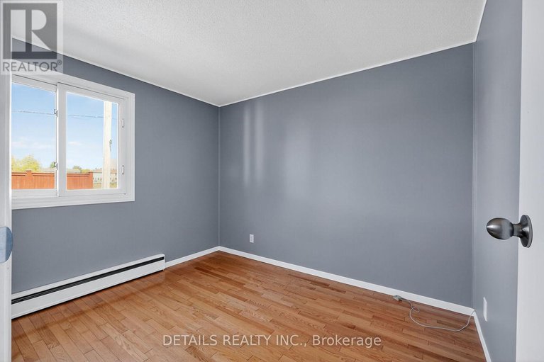 28952010/289-amiens-street/bilberry-creekqueenswood-heights/ottawa/ontario/K1E1N3_16