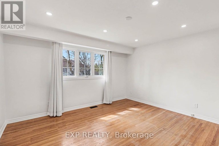 29669750/11-lennon-drive/cedardale/ottawa/ontario/K1V1G9_29